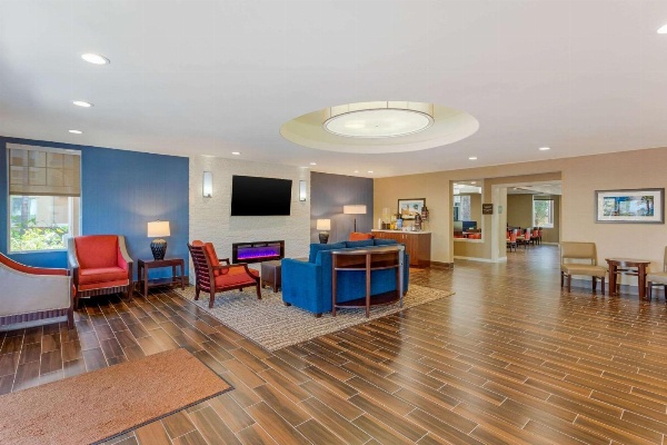 Comfort Inn & Suites Near Ontario Airport image 6