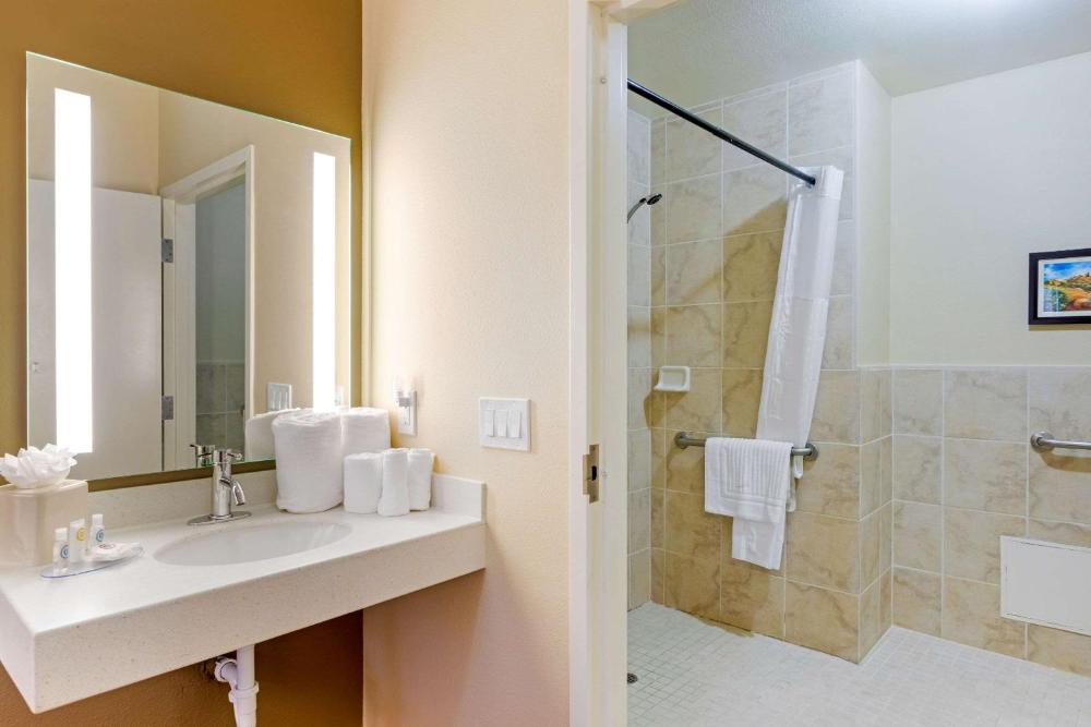 Room image 4